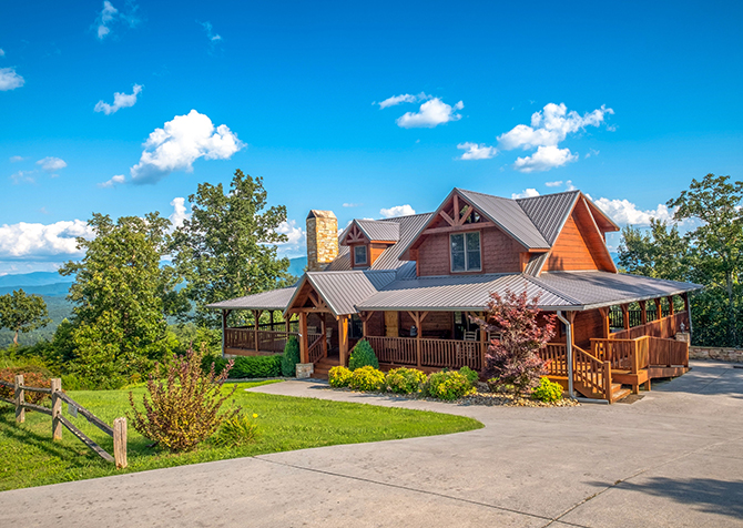 Pigeon Forge cabin rental The Deck House exterior view