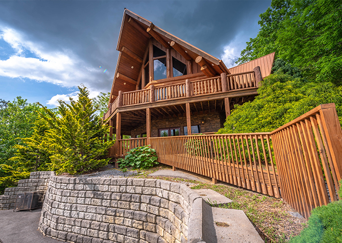 Pigeon Forge cabin rental Paul Bunyan's Treehouse Exterior