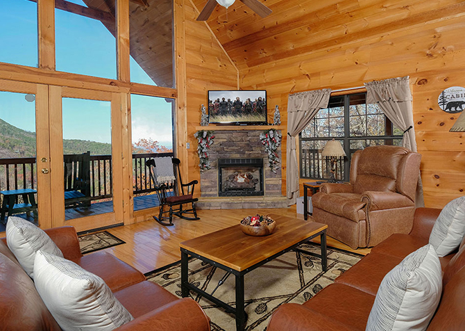 Pigeon Forge cabin rental Windswept Retreat living area