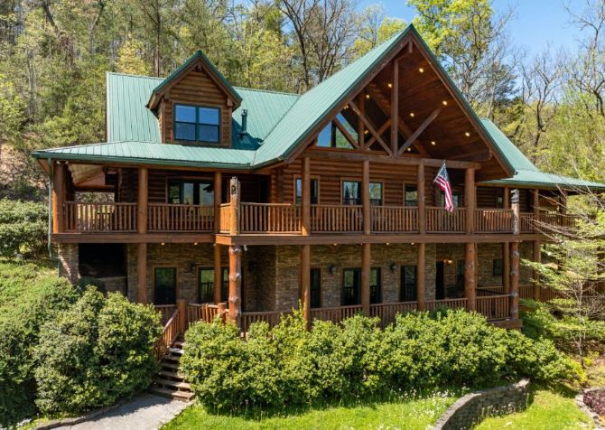 Gatlinburg - Mountain Paradise - Featured