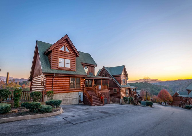 Pigeon Forge cabin rental It's a Wonderful Life living area