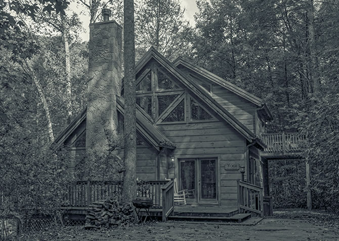 Gatlinburg cabin rental Yogi exterior view