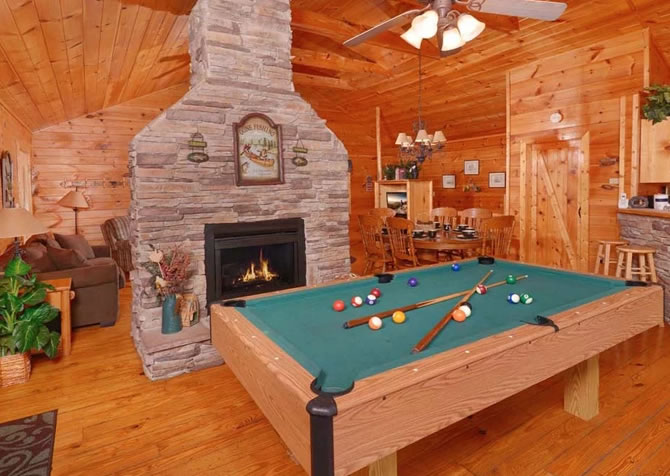 Pigeon Forge cabin rental Moonshine Ridge game room