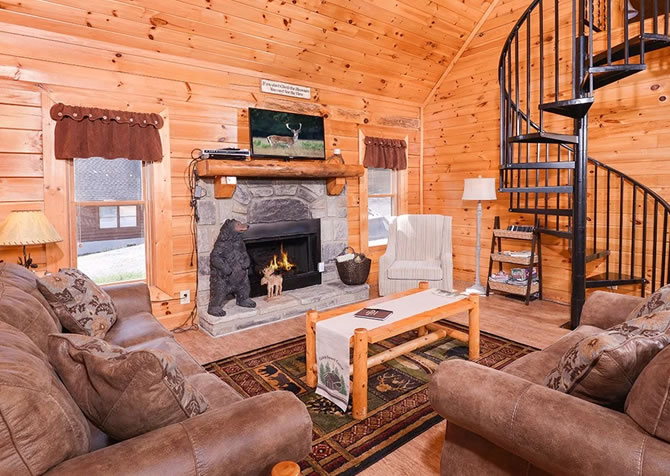 Pigeon Forge cabin rental Mountain Escape living area