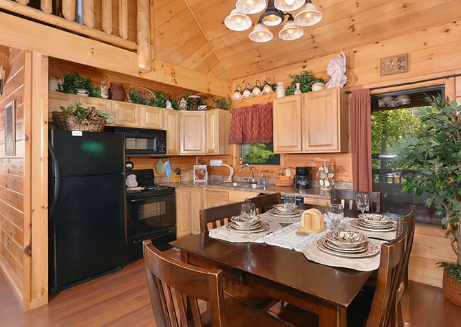 Pigeon Forge cabin rental Native Son dining area