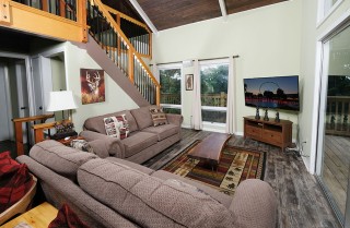 gatlinburg - heavenly view - livingroom
