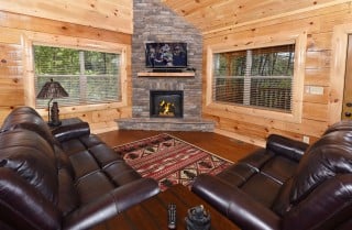 Pigeon Forge Cabin - Rocky Top Roost - Living Room