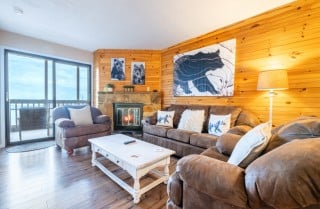Gatlinburg Mountain Top Retreat Living Room