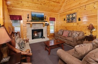 Gatlinburg - Charlie's Creek Retreat - Living Room