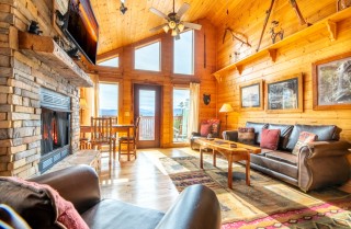 Pigeon Forge Moonlit Hideaway Living Room