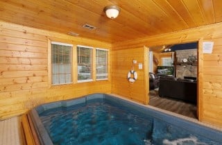 Gatlinburg Cabin - Poolin Around - Hot Tub
