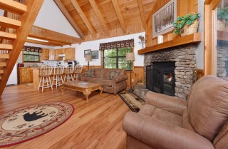 Gatlinburg Cabins - Bella Vista - Living Room