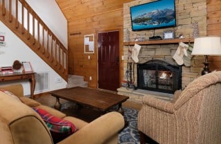 Gatlinburg  - Holly Tree Cabin - Living Room