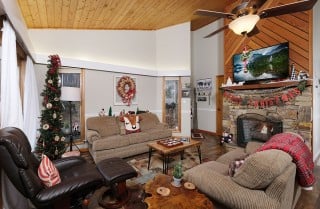 Gatlinburg - Majestic Getaway - Living Room