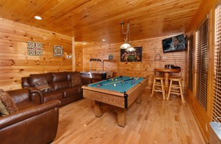 Gatlinburg - Queen's Log Cabin - Rec Room