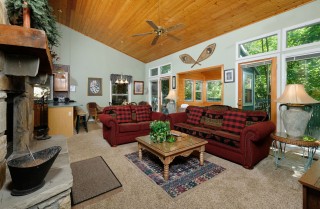 Gatlinburg - Ski Mountain Hideaway - Living Room