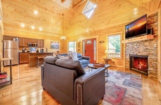 Gatlinburg - Dancing Bear Hideaway - Living Room