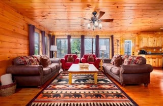 Gatlinburg-Three-Bears-Lodge-Living-Room