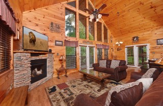 Pigeon Forge Cabin - Amazing Grace - Living Room