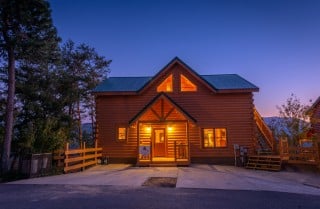 Pigeon Forge Cabin - Beaver's Mountaintop Retreat - Exterior Twilight