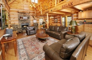 Pigeon Forge - Laughing Bear - Living Room