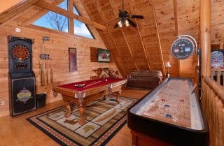 Pigeon Forge - Lucky Enough - gameroom