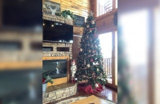Pigeon Forge Cabins - Smoky Mountain Mist - Christmas Decor