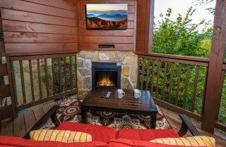 pigeon forge cabin – splash of romance – Outdoor Living Area