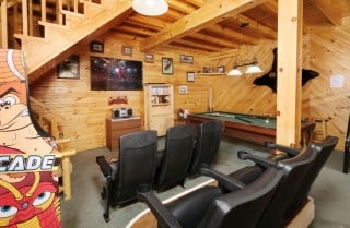Pigeon Forge Cabin - Wholly Smokies - Rec Room