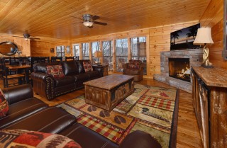 Pigeon Forge Cabin - Wild Bear Lodge – Living Room