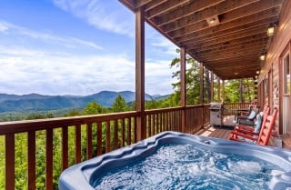 Pigeon Forge Til's Den Exterior