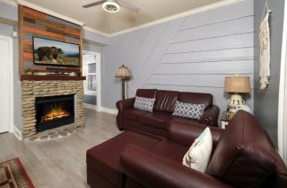Pigeon Forge - The Smoky Mountain Nest - Living Room