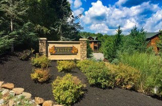 Gatlinburg Falls Resort - The Glades - Entrance 